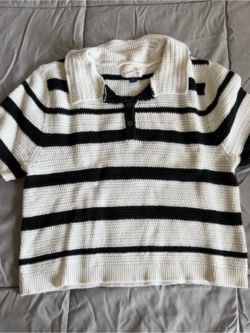 UNIVERSAL THREAD TOP